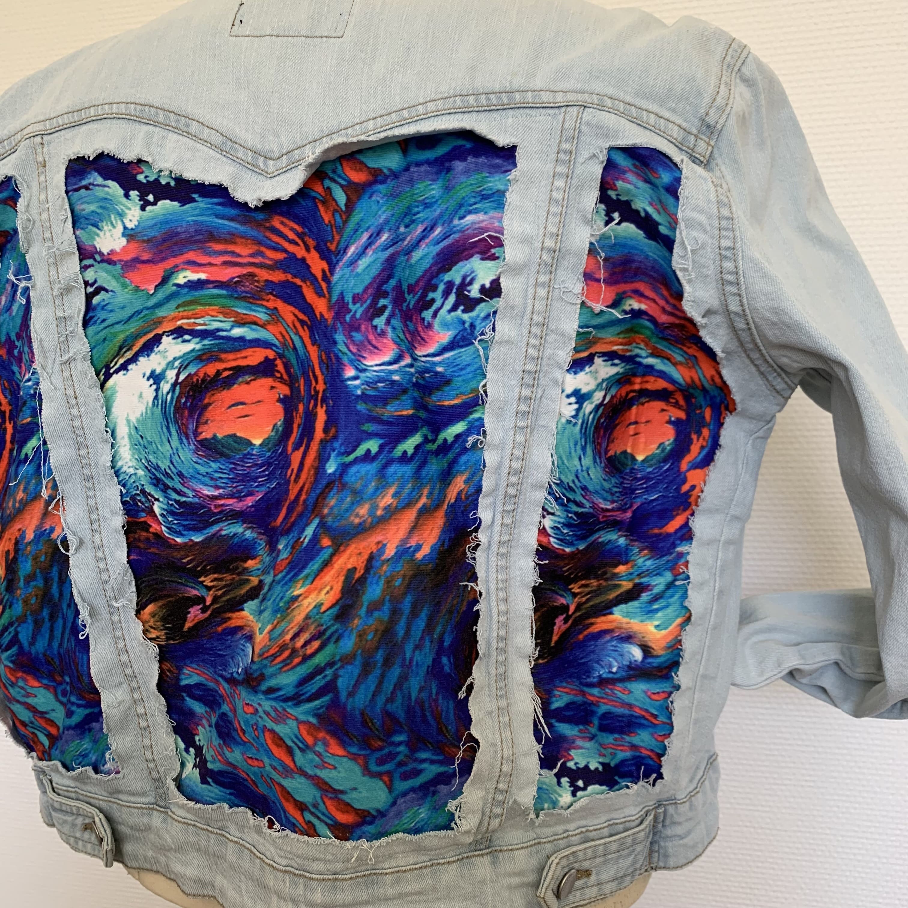 Univers V034