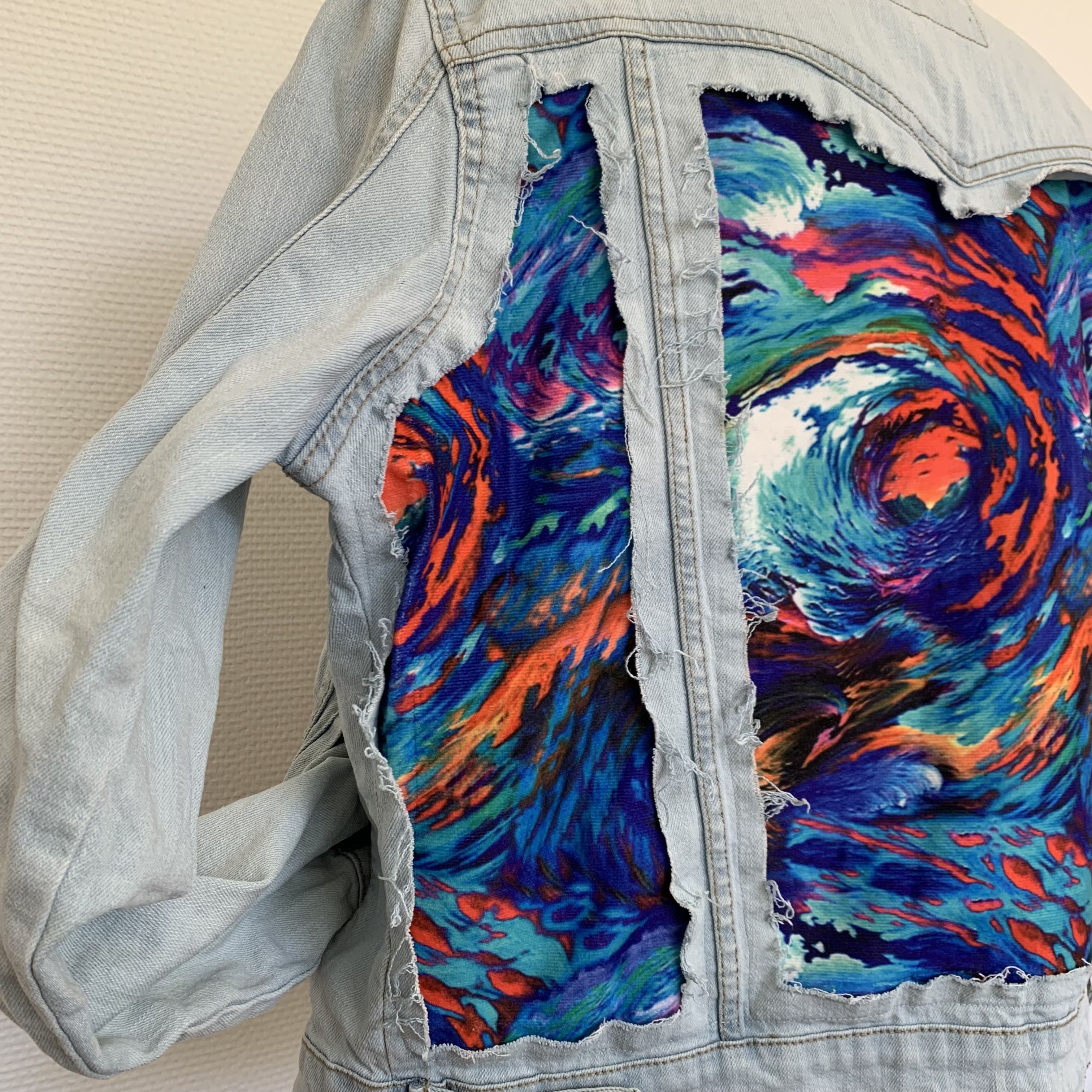 Univers V034