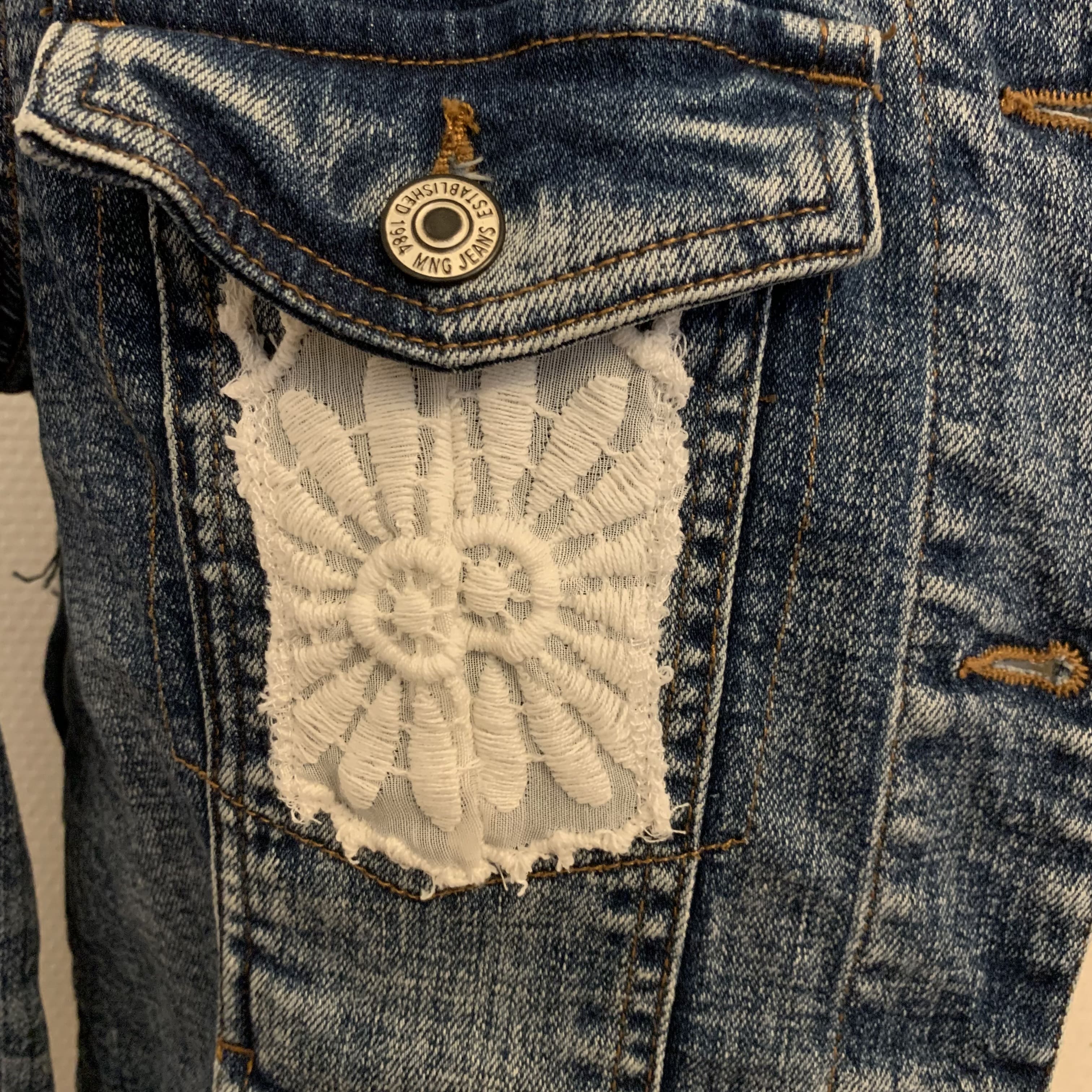 Broderie blanche